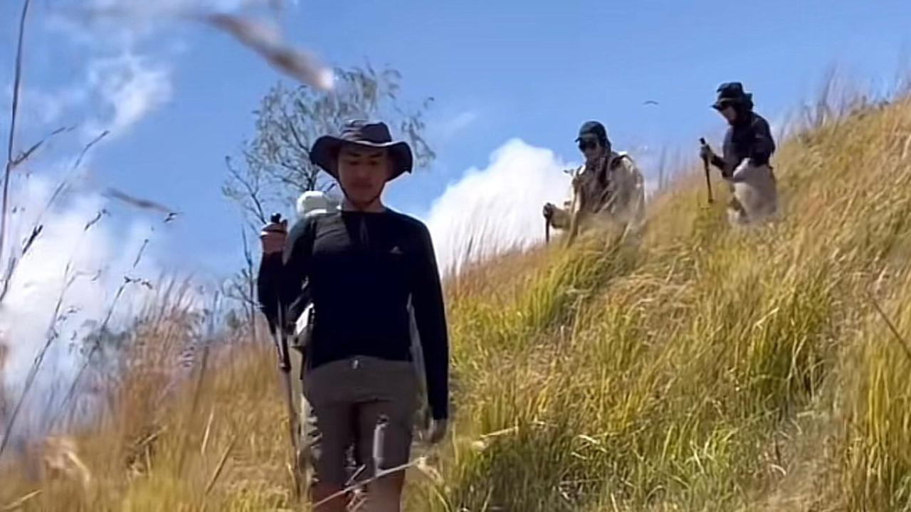 Jangan Cuma Naik Jeep, Coba Hidden Gem di Gunung Bromo dengan Trekking ke Bukit Kentongan hingga Scary Forest