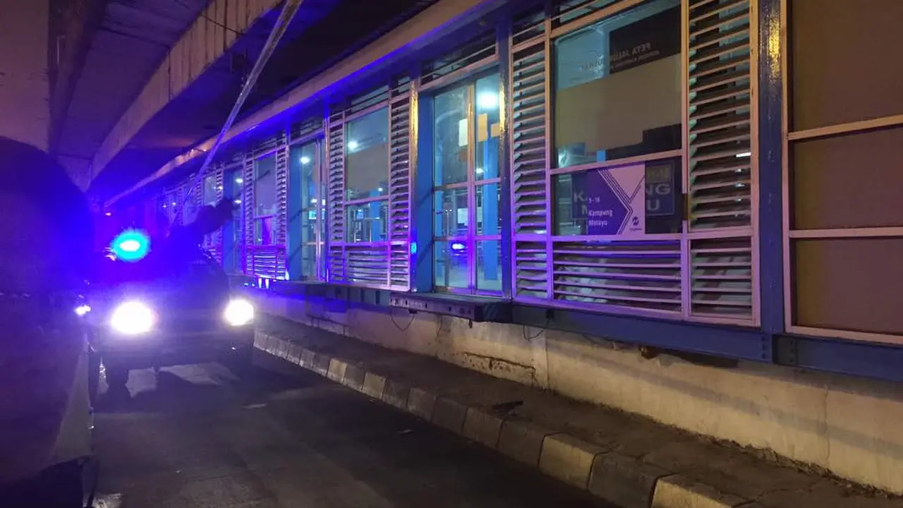 Ledakan terjadi di sekitar Teminal Kampung Melayu Jakarta Timur.