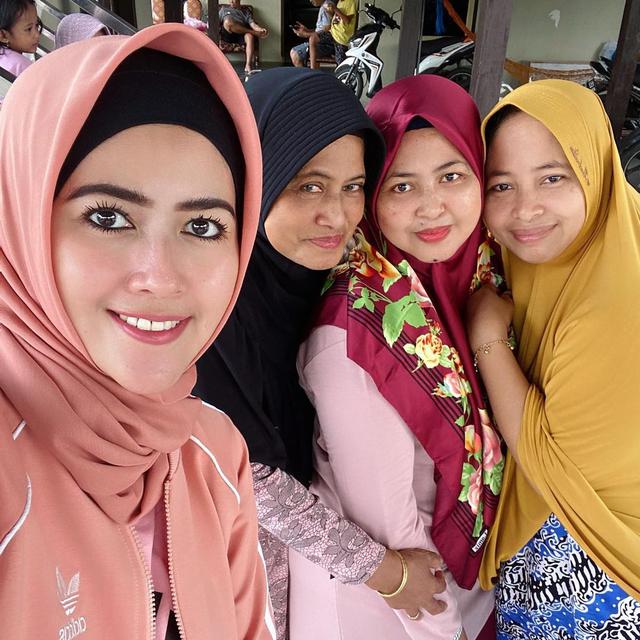 Segera Menetap di Sulawesi, Ini 6 Potret Meggy Wulandari Bareng Keluarga Suami