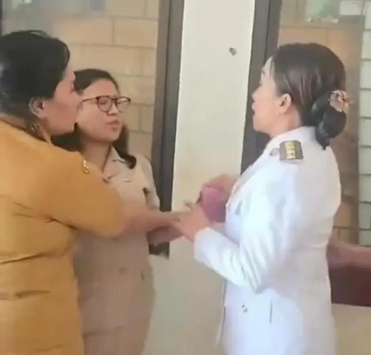 Viral Bupati SDB Nyaris Adu Jotos dengan Staf Dinas saat Live Streaming Sidak