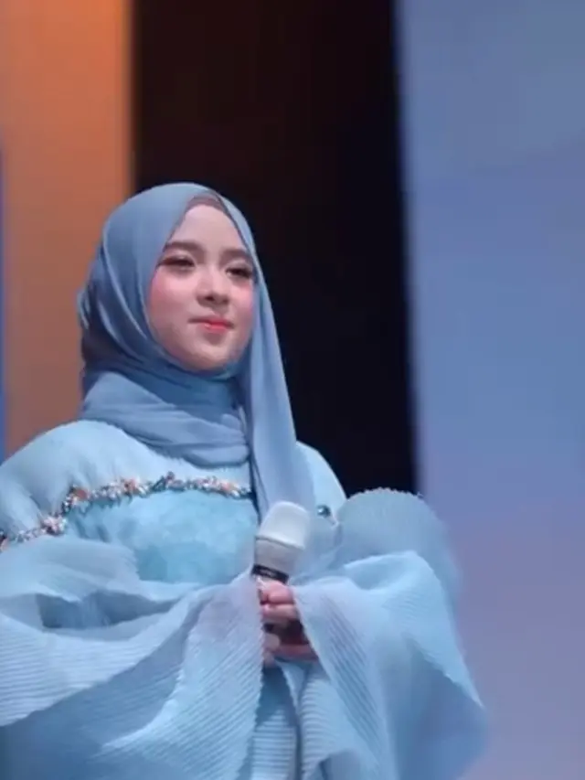 Model gamis brokat Nissa Sabyan (Foto: Instagram @nissa_sabyan)