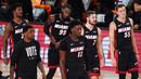 Pebasket Miami Heat tampak kecewa usai ditaklukkan Los Angeles Lakers Pada gim keenam final NBA di  AdvenHealth Arena, Senin (12/10/2020). Lakers menang dengan skor 106-93. (AP Photo/Mark J. Terrill)