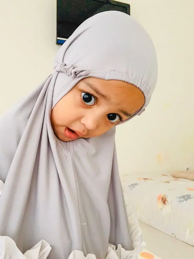 Semakin Menggemaskan, Ini 6 Potret Shafiyyah Anak Ketiga Shireen Sungkar