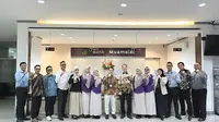 Albertus Wiroyo, Presiden Direktur Sun Life Indonesia, saat kunjungan ke salah satu cabang Bank Muamalat.