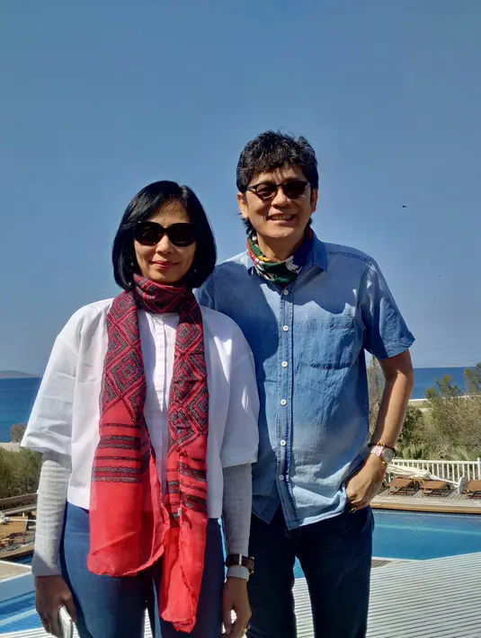 “Saat itu saya sudah tingkat lima, sebentar lagi saya akan lulus dokter. Jadi, saya perlu nyari pacar yang serius,” kenang Boyke di ruang kerjanya di Tebet Timur Dalam, Jakarta Selatan, Kamis (7/4/2016). (dok. Pribadi. REPRO Adrian Putra/Bintang.com)