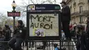 <p>Data Kementerian Dalam Negeri Prancis mengungkapkan bahwa terdapat sekitar 380 ribu orang yang menghadiri protes di seluruh negeri pada Kamis dan 42 ribu di antaranya berada di Paris. Angka tersebut turun dari demonstrasi putaran ke-11 pekan lalu, di mana ada 570 ribu orang yang hadir. (AP Photo/Lewis Joly)</p>