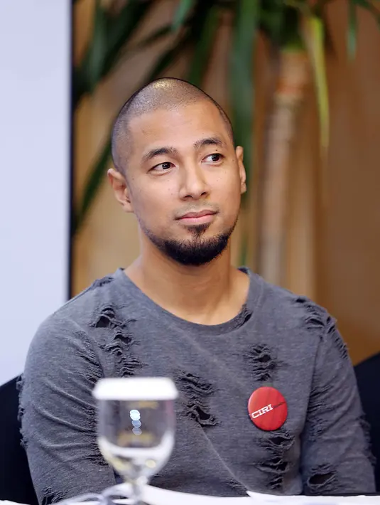 Marcell Siahaan terlahir dengan memeluk Nasrani. Setelah itu ia memeluk agama Budha. Beberapa tahun belakangan ini, ia memeluk agama Islam sebagai pengangan hidupnya. (Nurwahyunan/Bintang.com)