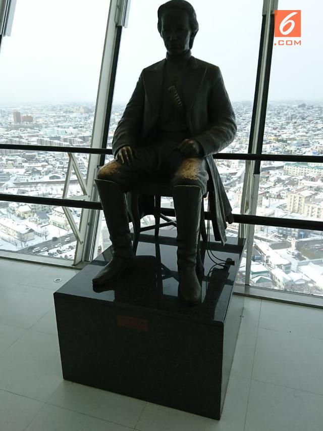 Patung Perunggu Toshizo Hijikata di Goryokaku Hakodate