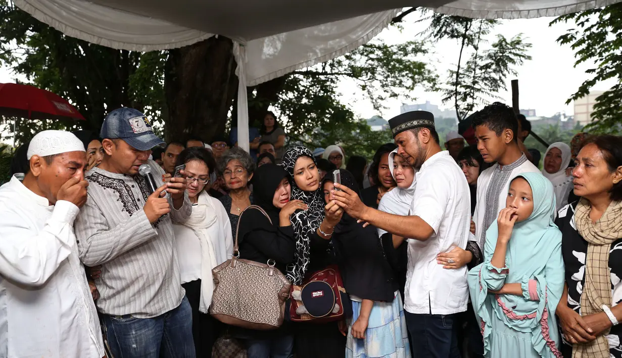 Yanni Libels dimakamkan di TPU Tanah Kusir