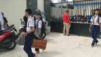 Fakta di Balik Kurangnya Meja Kursi di SMPN 3 Depok, Murid Bawa Sendiri dari Rumah