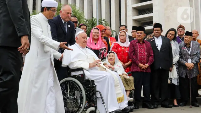 Sempat Berkunjung ke Indonesia, Paus Fransiskus Datangi Masjid Istiqlal dan Pimpin Misa Agung di SUGBK