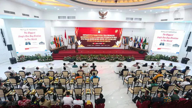 Menteri Dalam Negeri Tito Karnavian Serahkan DP4 untuk Pilkada 2024