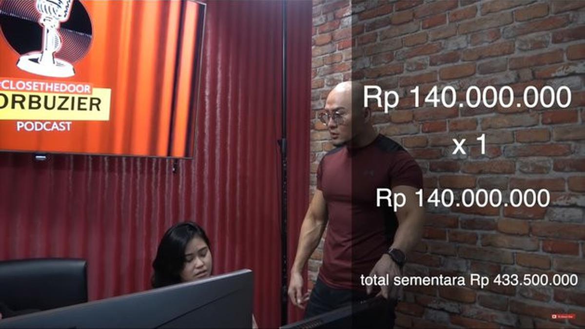 11 Potret Isi Studio Podcast Deddy Corbuzier yang Habiskan Rp 400