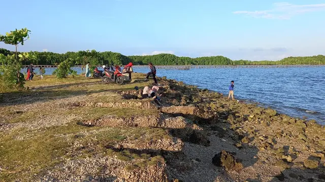 Senja Ujung Island Bontang (Foto: Lutfi Rahmatunnisa)