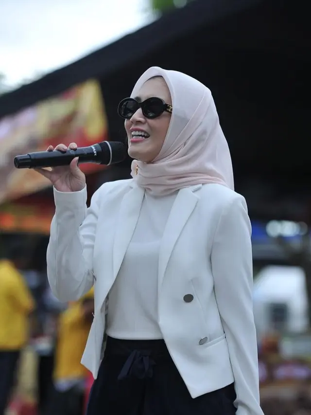 Dine Mutiara Pakai Hijab