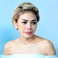 Rumah tangga Nafa Urbach dengan Zack Lee sedang diujung tanduk. Bahkan, Nafa telah mengajukan gugatan cerai pada suami yang telah memberikan seorang anak itu. Orang ketiga disebut-sebut menjadi pemicunya Nafa mengajukan gugatan. (Nurwahyunan/Bintang.com)