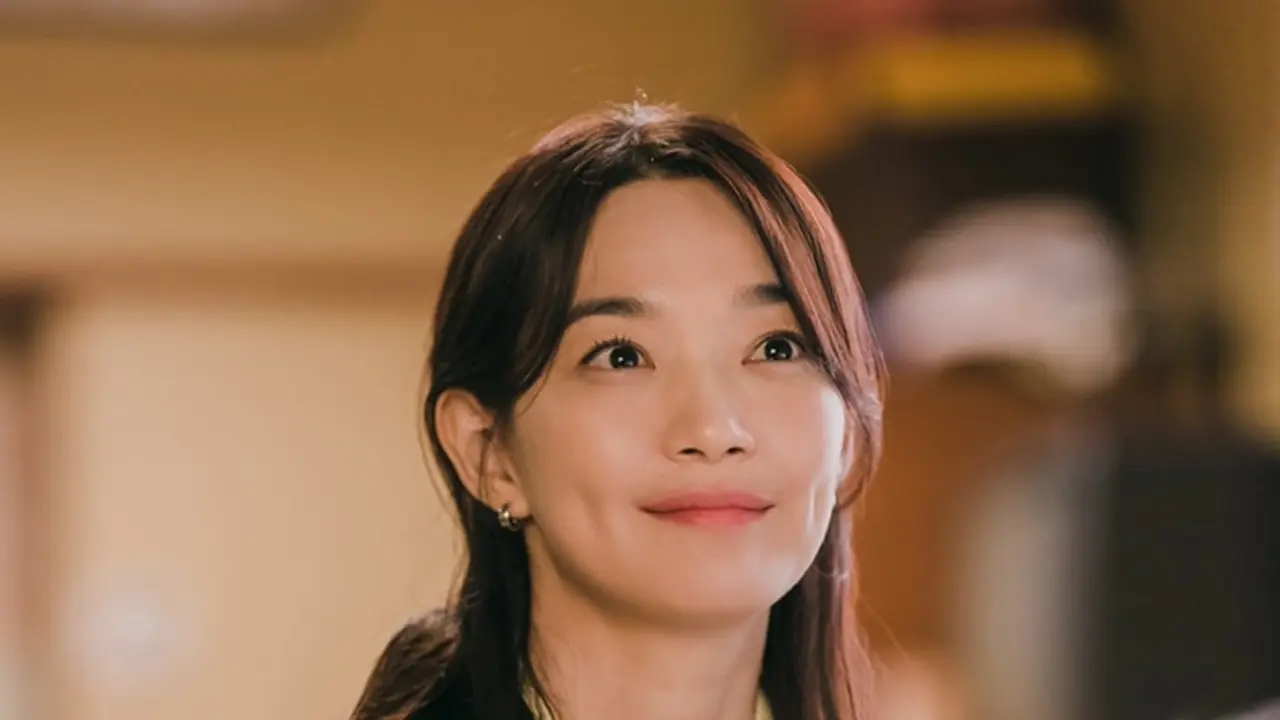 Shin Min Ah dalam Hometown Cha-Cha-Cha. (tvN via Soompi)