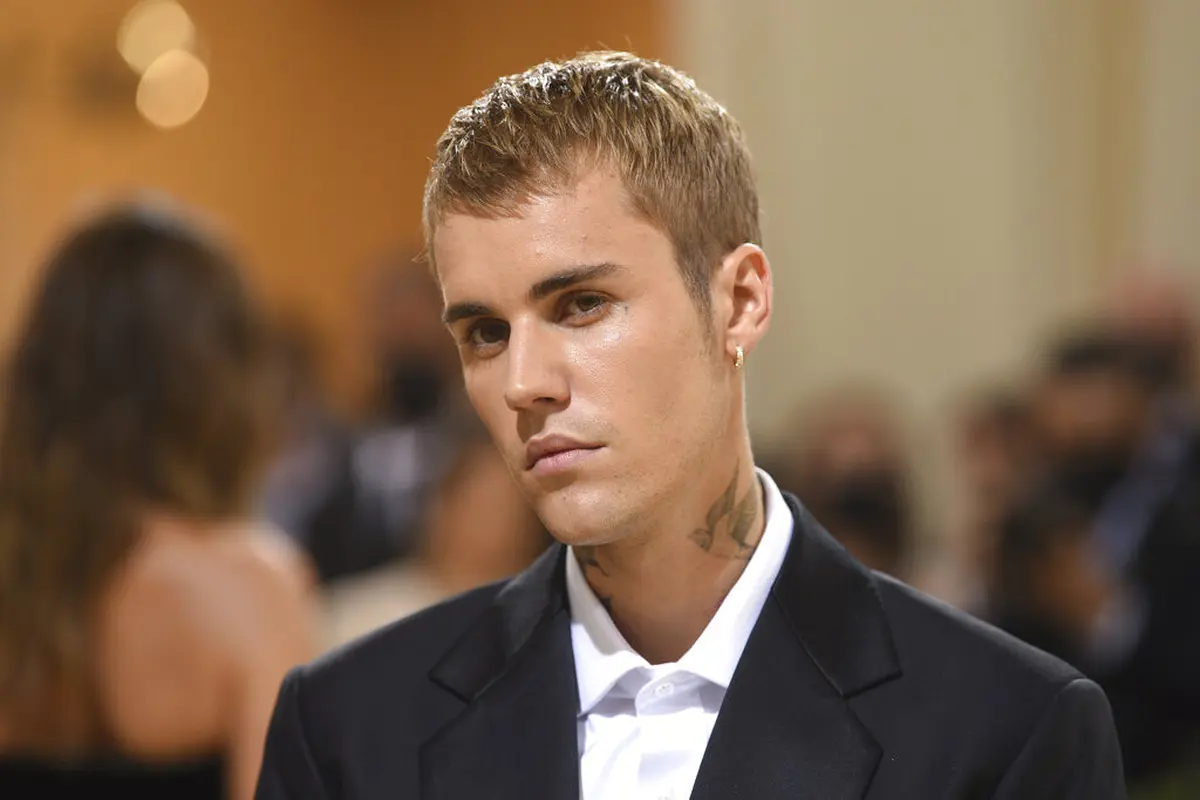 Justin Bieber di Met Gala 2021. (Evan Agostini/Invision/AP)