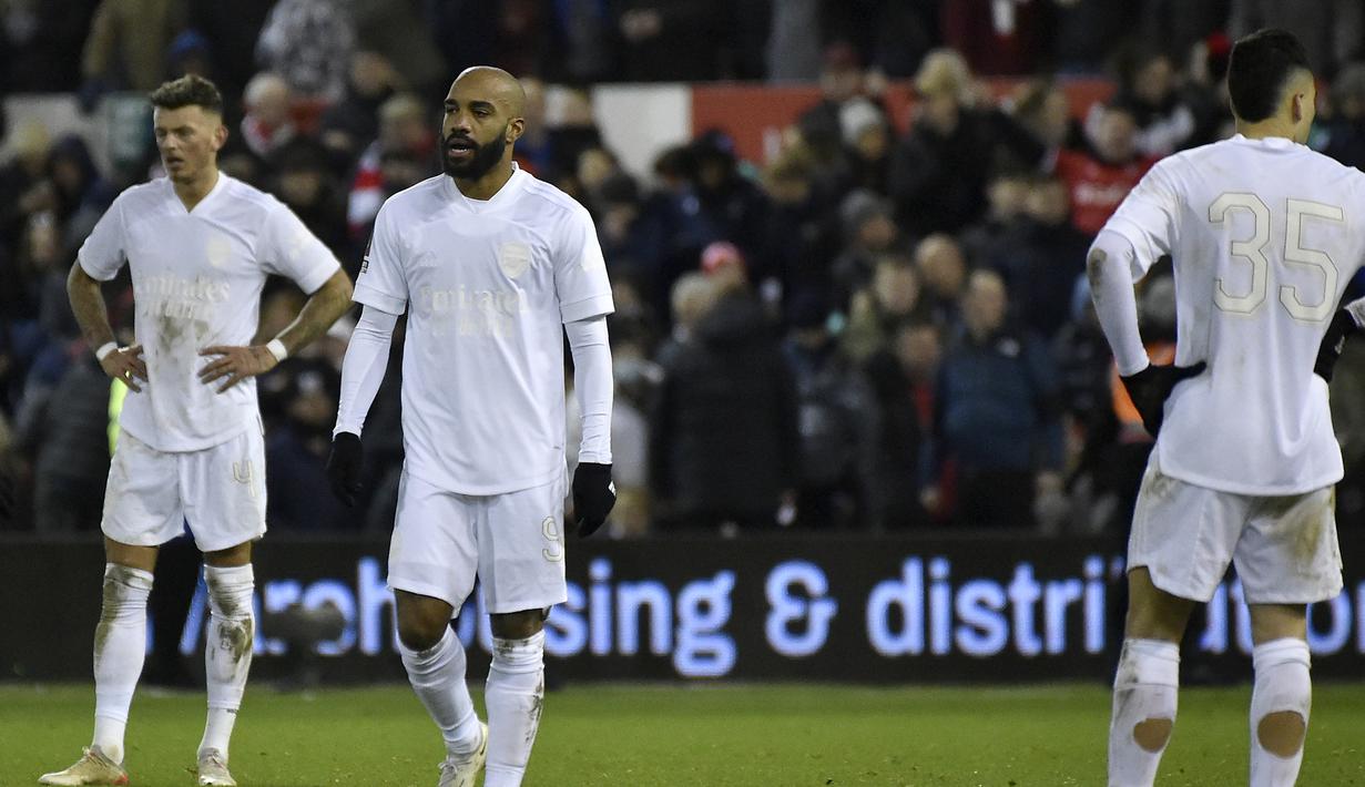 Pengoleksi gelar Piala FA terbanyak dengan 14 gelar, Arsenal harus tersisih di babak ketiga Piala FA 2021/2022 usai takluk 0-1 dari klub Championship Nottingham Forest, Minggu (9/1/2022). Gol tunggal Nottingham Forest dicetak Lewis Grabban pada menit ke-83. (AP/Rui Vieira)