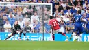 Pada menit ke-89, Nottingham Forest hampir menambah keunggulan melalui aksi Anthony Elanga. Namun, bola tendangan kaki kanan dari luar kotak penalti masih terlalu mudah buat kiper Robert Sanchez. Hingga peluit panjang dibunyikan, tak ada gol tambahan terjadi. (AP Photo/Kirsty Wigglesworth)