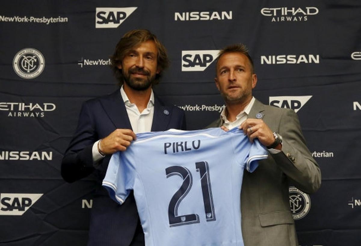 Keceriaan Pirlo bermain dengan junior New York City FC
