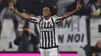 Video kemampuan Juan Cuadrado striker Juventus mengolah bola yang menjadikan bek dari Genoa mencetak gol bunuh diri yang tidak di sengaja.