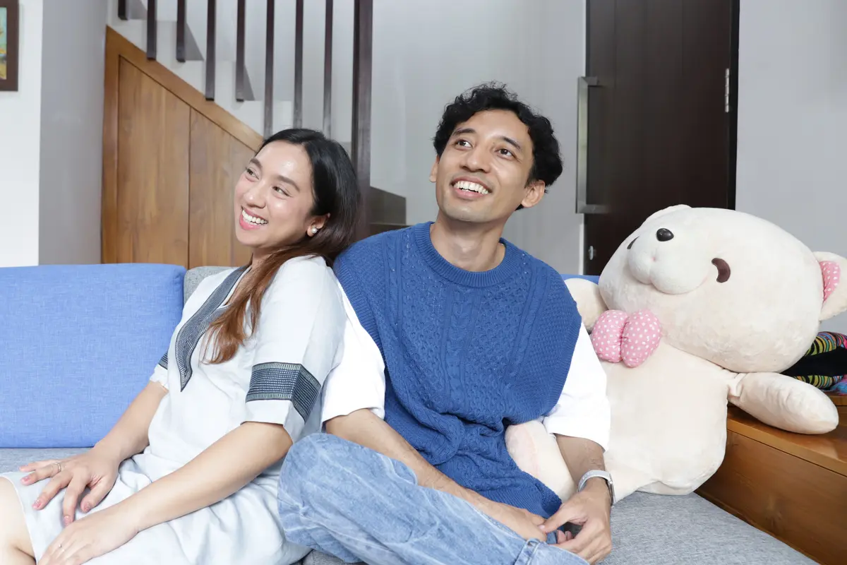 couple januari pasangan tersenyum