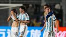 Pemain Timnas Argentina  menangis meninggalkan lapangan setelah ditaklukkan Nigeria pada laga babak 16 besar Piala Dunia U-20 di Stadion Bicentenario, Argentina, Rabu (31/5/2023). Argentina menyerah dua gol tanpa balas. (AP Photo/Ricardo Mazalan)