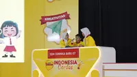 Program DANCOW Indonesia Cerdas menggabungkan kegiatan akademis dan non-akademis secara interaktif dan
menyenangkan yang diselaraskan dengan kurikulum nasional, untuk mengasah kemampuan kerja sama,
kreativitas, pemecahan masalah, dan pengetahuan umum anak-anak sejak dini. (dok. Dancow)