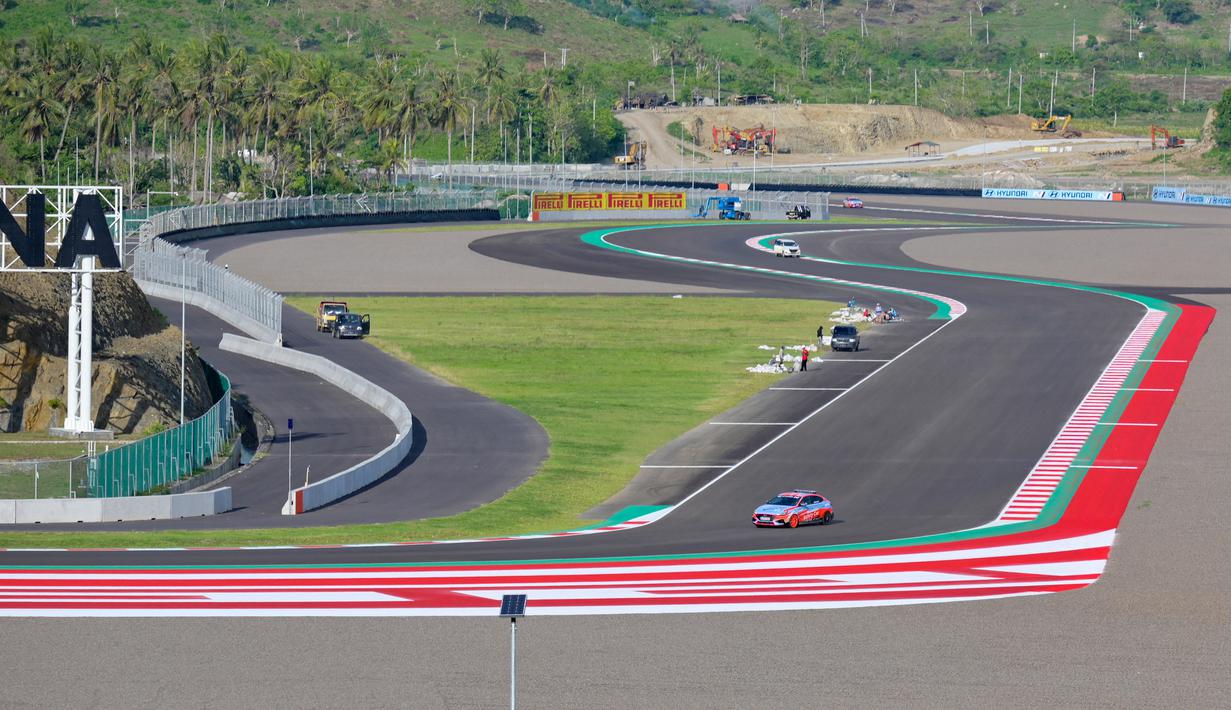 Menurut Pereli nasional, Rifat Sungkar, Sirkuit Mandalika, sangat berpotensi menjadi tuan rumah event balapan lainnya. Menurutnya, di area Mandalika masih bisa dibuatkan lokasi balapan, seperti reli. (AFP/Bay Ismoyo)