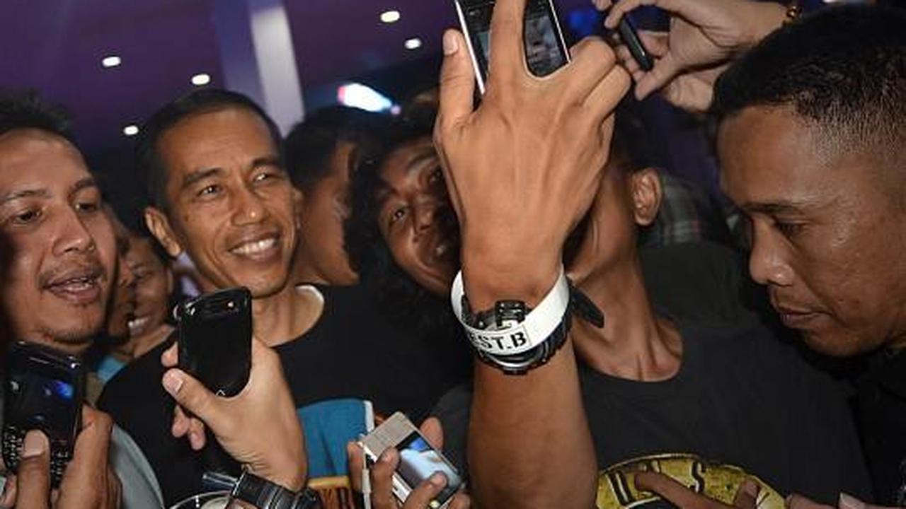 Berkaos GNR, Jokowi bergoyang di konser Guns N Roses