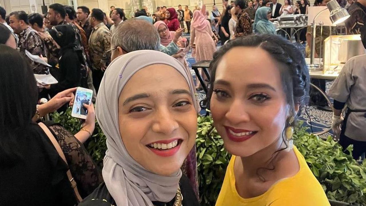Keduanya juga terjun ke dunia entertainment, mengikuti jejak Ikang dan almarhum Marissa, dengan bakat yang tak kalah mengesankan.<br><br>
