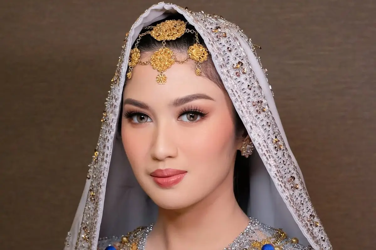 6 Potret Ochi Rosdiana Menikah dalam Balutan Busana Adat Minang Koto Gadang, Cantik Manglingi