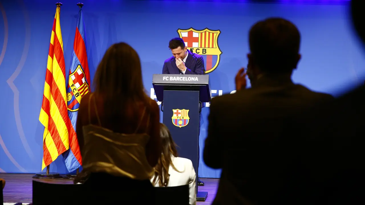 FOTO: Tangis Perpisahan Messi dengan Barcelona