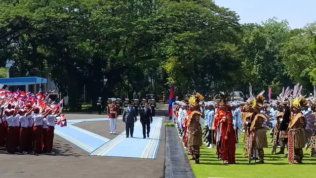 Presiden Prabowo Subianto menyambut langsung kedatangan Presiden Senat Kerajaan Kamboja, Samdech Akka Moha Sena Padei Techo Hun Sen di Istana Merdeka, Jakarta Pusat.