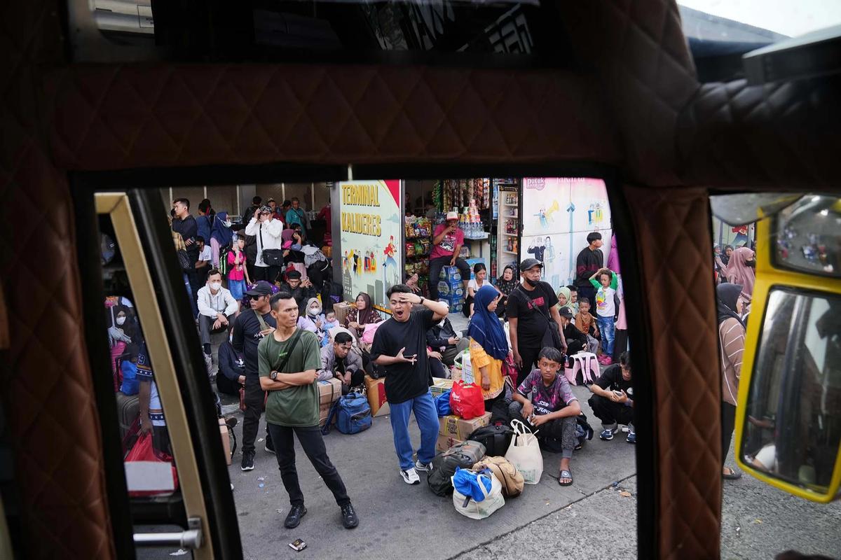 FOTO: Puncak Arus Mudik  di Terminal Kalideres