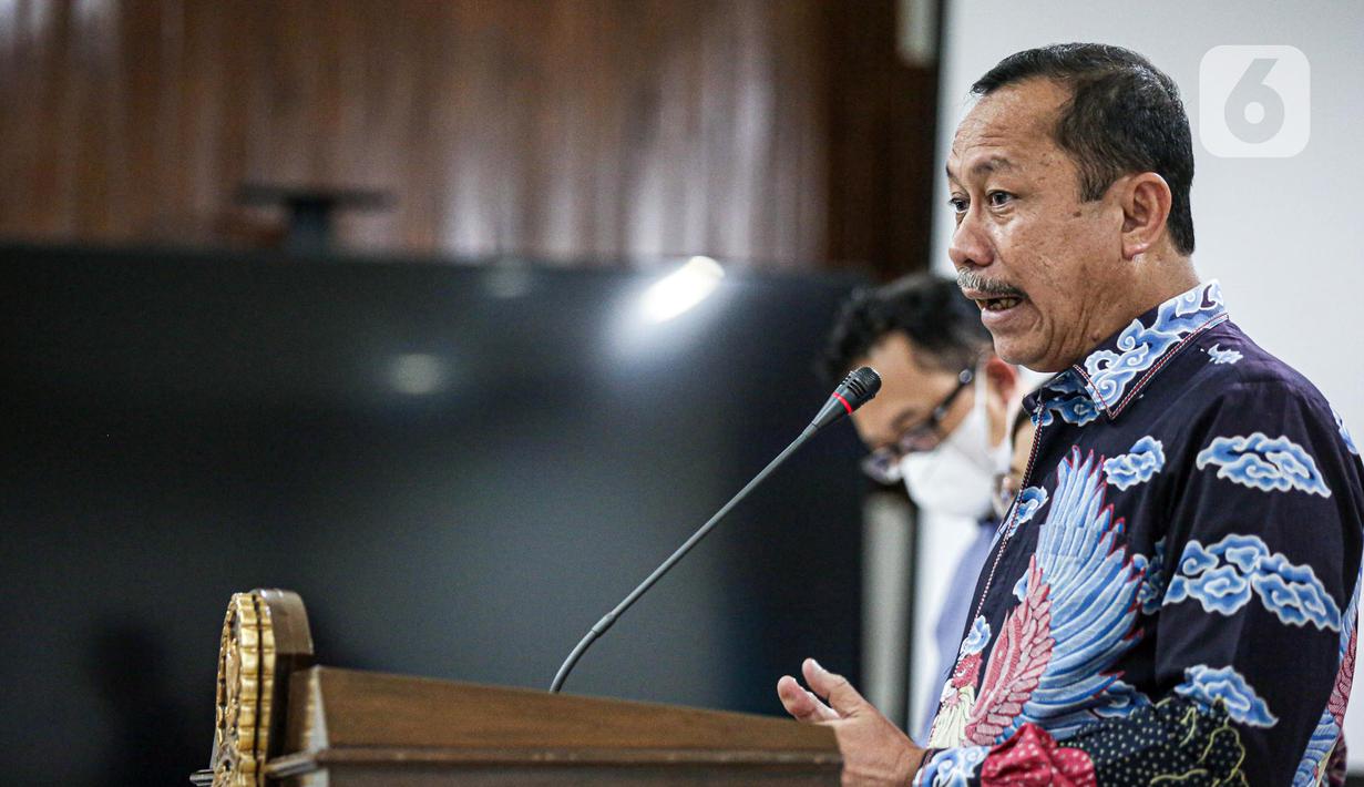 Ketua Komnas HAM Ahmad Taufan Damanik menyampaikan keterangan perkembangan pemantauan dan penyelidikan atas peristiwa baku tembak yang terjadi di rumah dinas mantan Kadiv Propram Polri di Kantor Komnas HAM, Jakarta, Senin (8/8/2022). Komnas Perempuan bakal membantu kerja Komnas HAM. (Liputan6.com/Faizal Fanani)