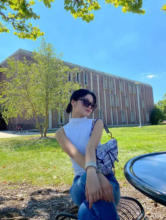 Namun sejak akhir bulan Agustus kemarin, pemilik nama lengkap Yoriko Angeline Agus Pebrianto ini sudah berada di Amerika Serikat untuk melanjutkan kuliahnya. (FOTO: instagram.com/yorikooangln_)