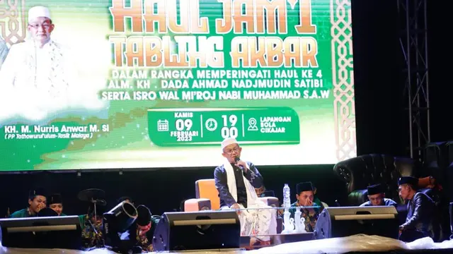 Menyambut dan memperingati Isra Mi'raj Nabi Muhammad SAW, Komunitas Purna Bakti Kepala Desa Se-Indonesia (Kompakdesi) menggandeng Pondok Pesantren (Ponpes) Safi'iyah An Nahdliyah menggelar tabligh akbar yang dihadiri oleh ribuan warga dan santri di Lapang