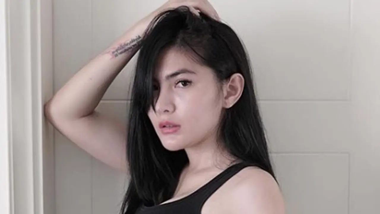 Pose Menggoda Angela Lee, Selebgram Cantik yang Terjerat Kasus Penipuan