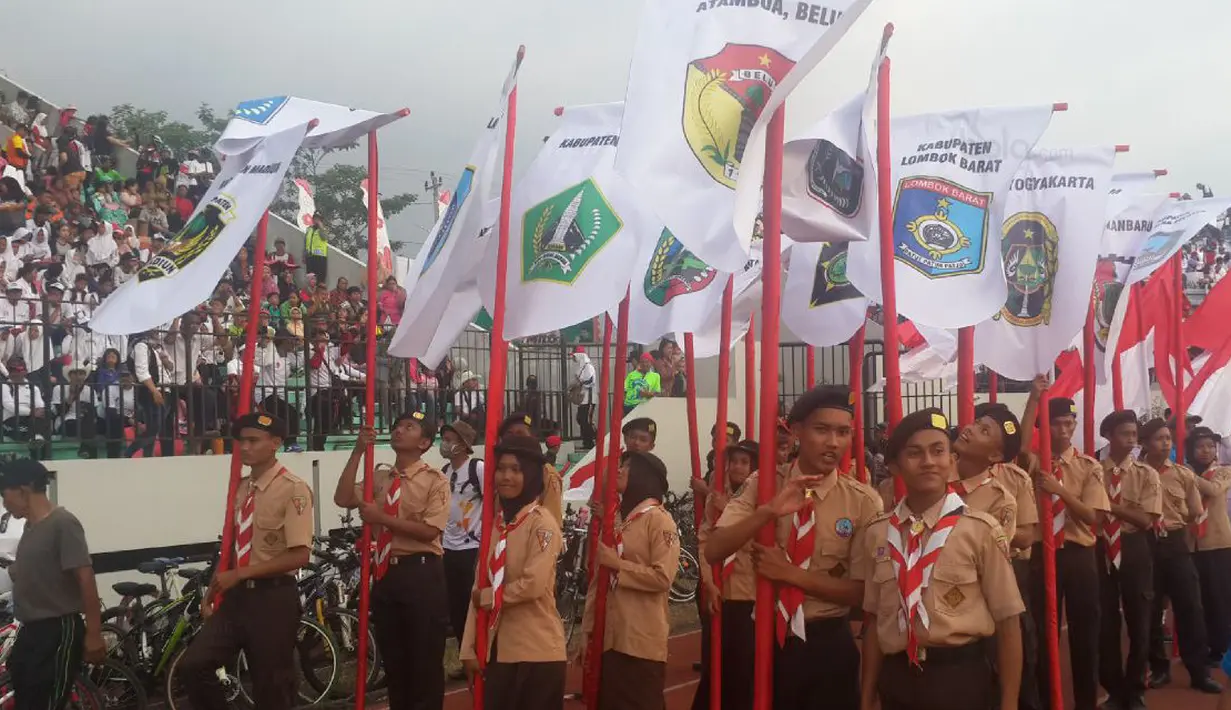 Siswa Pramuka meramainkan acara peringatan Haornas 2017 di Magelang, (9/9/2017). Imam Nahrawi berharap Indonesia berjaya di Asian Games 2018. (Bola.com/Darojatun)