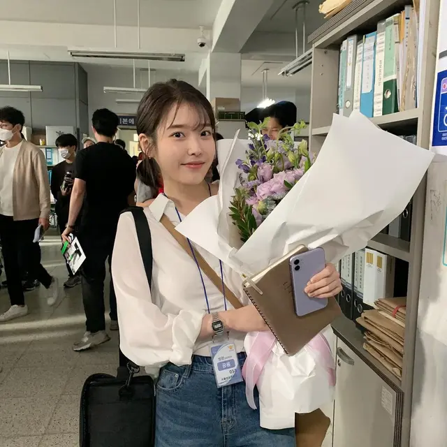 IU. (Instagram/ dlwlrma)