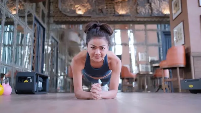 [Fimela] Nirina Zubir