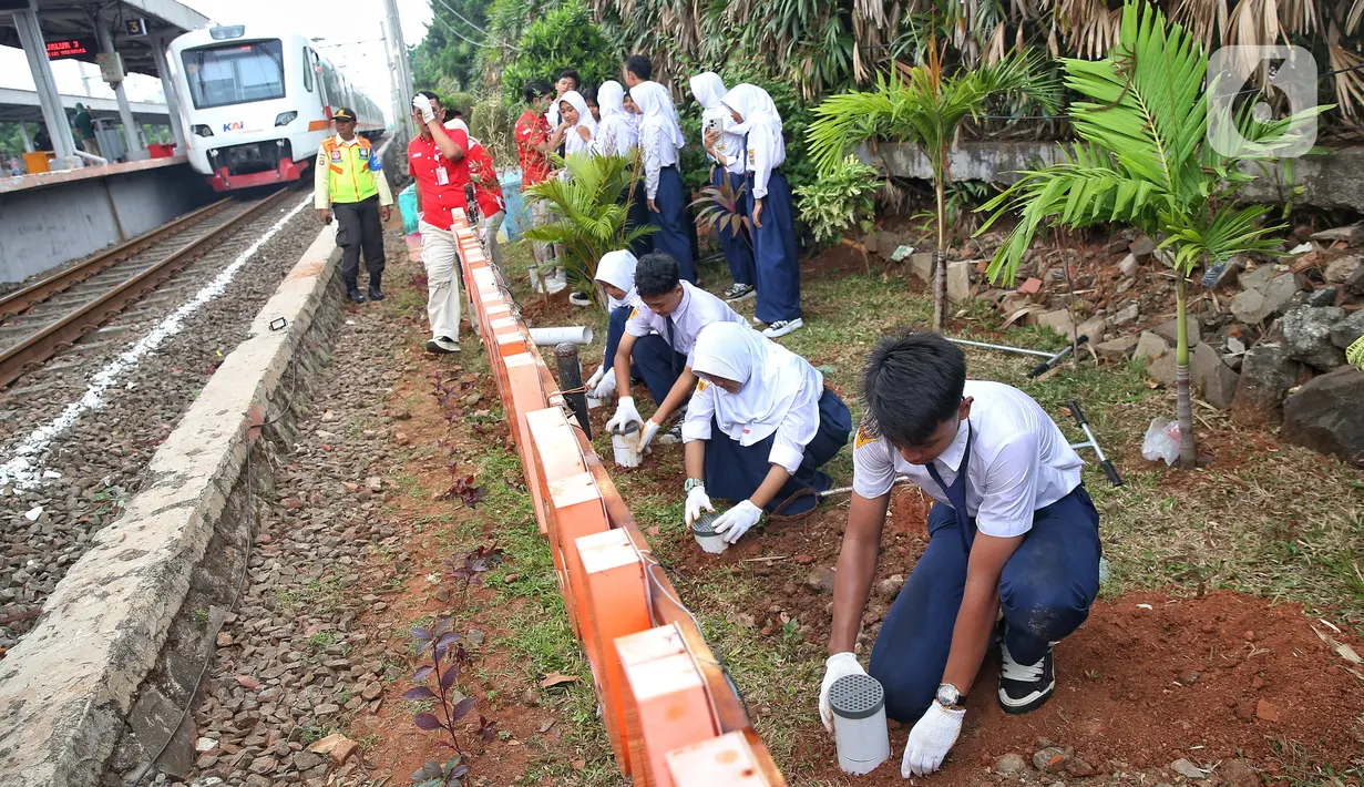 Kegiatan tersebut juga menjadi rangkaian perayaan Hari Ulang Tahun ke-16 KAI Commuter. (Liputan6.com/Angga Yuniar)