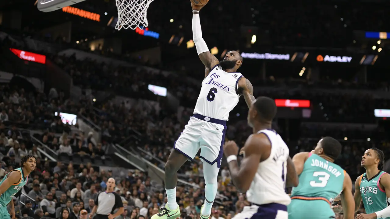 Aksi LeBron James