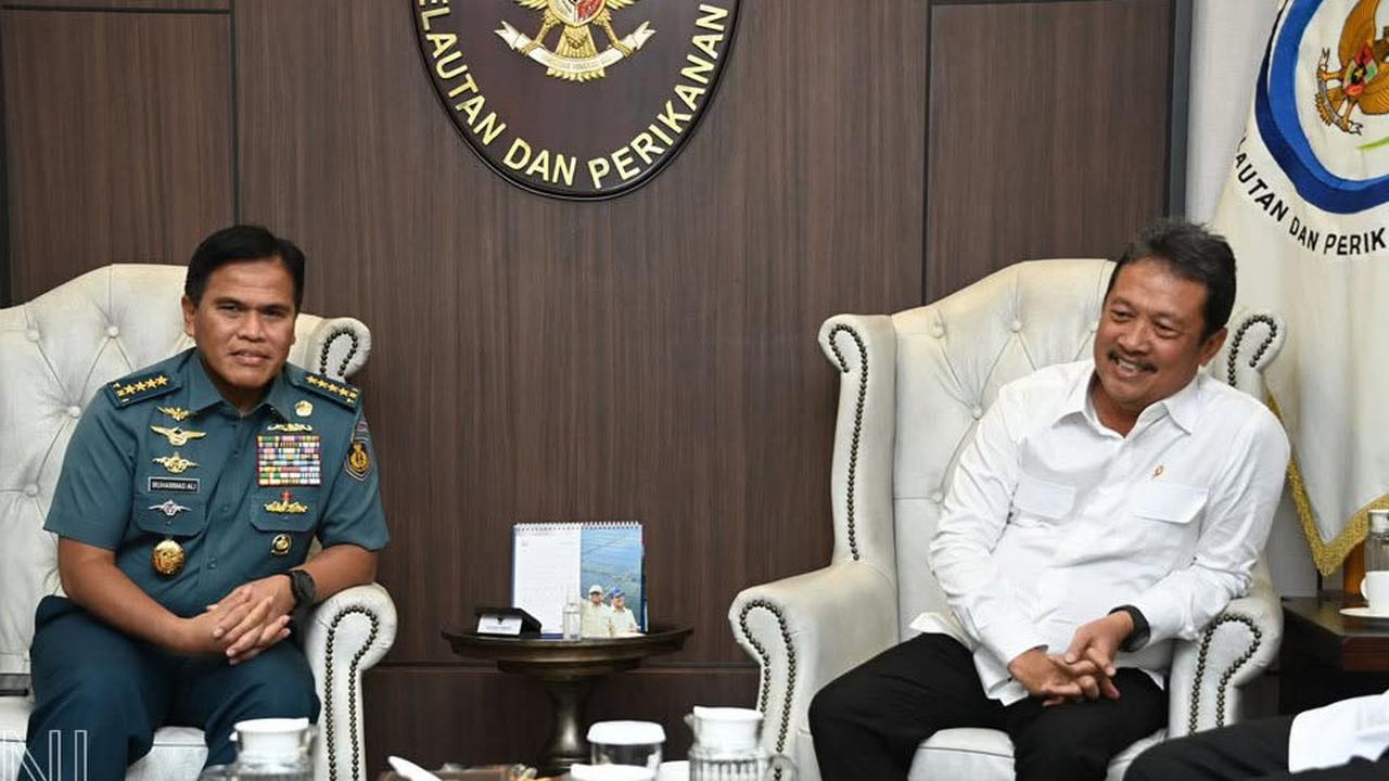 Kasal dan Jenderal AL Turun Tangan, Pasukan Tegas 'Obrak Abrik' Pagar Laut Tangerang Rugikan Nelayan