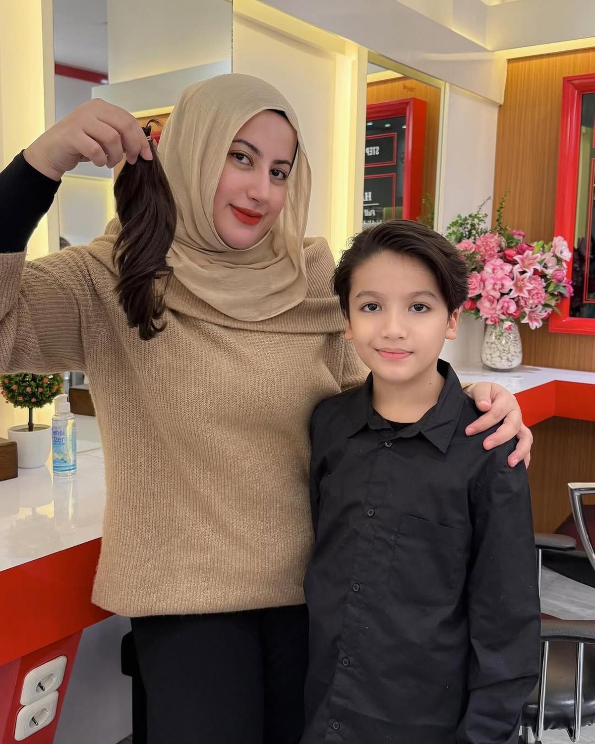Tasyi Athasyia Bagikan Momen Sang Anak saat Potong Rambut Gondrong