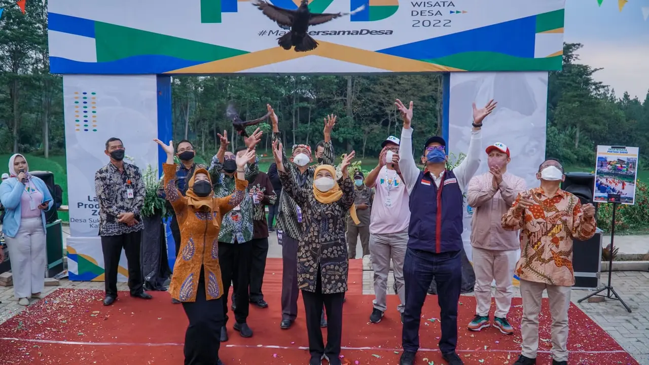 Khofifah Indar Parawansa meresmikan Zona KIP (Kreatif, Inovatif dan Produktif) di Desa Wisata Poetoek Soeko Mojokerto. (Istimewa).
