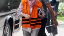 Anggota DPRD Kota Malang Heri Pudji Utami tiba untuk menjalani pemeriksaan lanjutan di gedung KPK, Jakarta, Selasa(8/5). Utami diperiksa sebagai tersangka terkait dugaan suap pembahasan APBD-P Pemkot Malang Tahun 2015. (Merdeka.com/Dwi Narwoko)