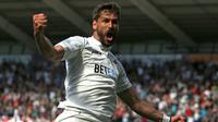 Penyerang Swansea City, Fernando Llorente dikabarkan akan merapat ke Chelsea, Llorente masih memiliki satu tahun kontrak bersama Swansea, namun jik ada tawaran dengan harga menarik semua hal bisa terjadi. (AFP/ Geoff Caddick)